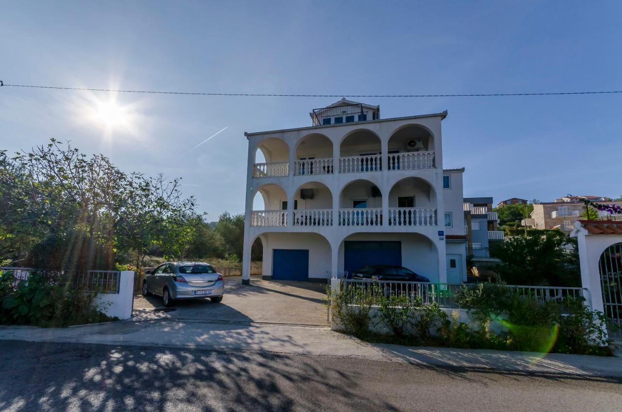 Apartments Tomislav โตรกีร์ ภายนอก รูปภาพ