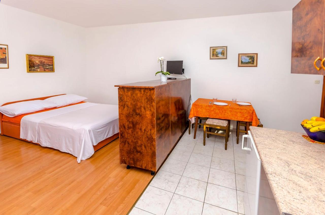 Apartments Tomislav โตรกีร์ ภายนอก รูปภาพ