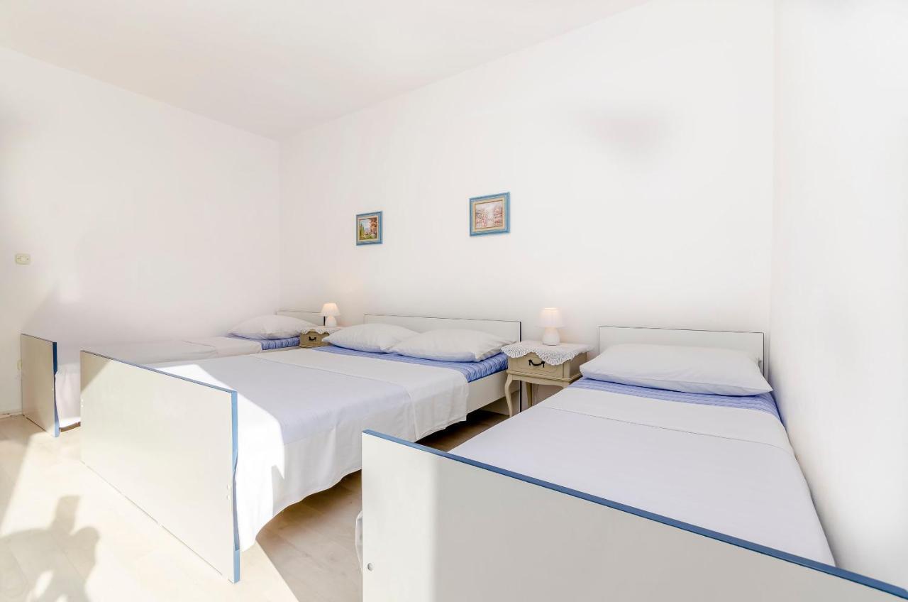 Apartments Tomislav โตรกีร์ ภายนอก รูปภาพ