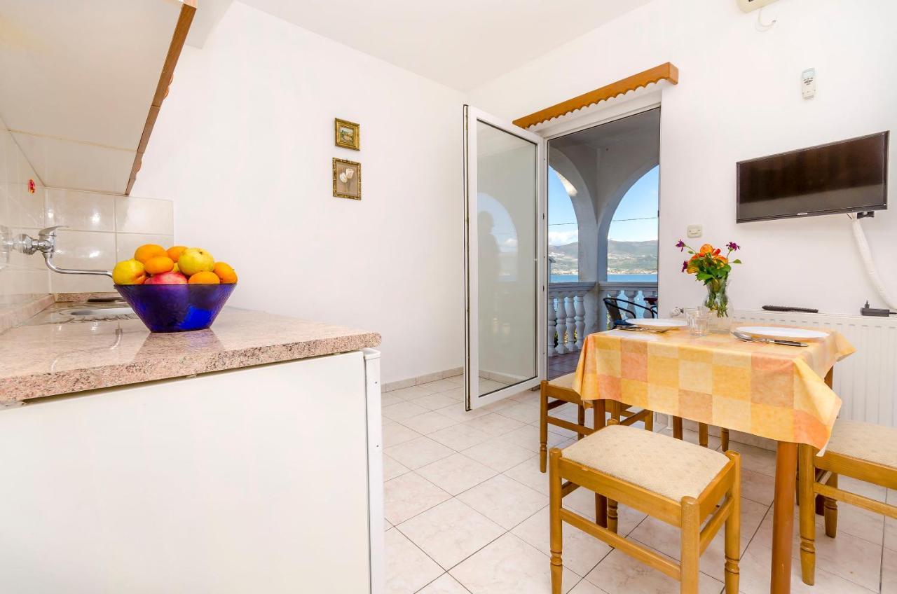 Apartments Tomislav โตรกีร์ ภายนอก รูปภาพ